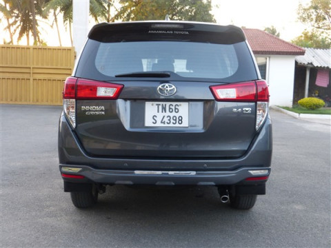 Innova crysta on sale rear guard